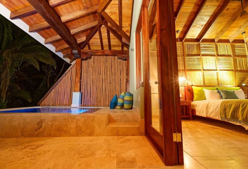 سوئیت با چشم‌انداز رودخانه, Sleeping Giant Rainforest Lodge