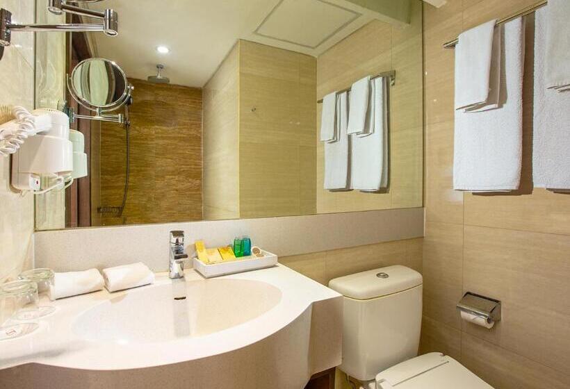 Трехместный Номер Deluxe, Sahid Raya Hotel & Convention Yogyakarta