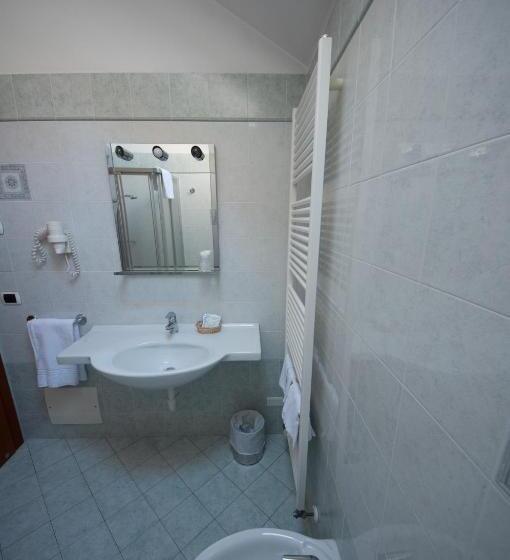 Номер Стандарт Трехместный, Albergo Meublè Vecchio Scarpone