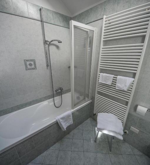 Quarto Quádruplo Estandar, Albergo Meublè Vecchio Scarpone