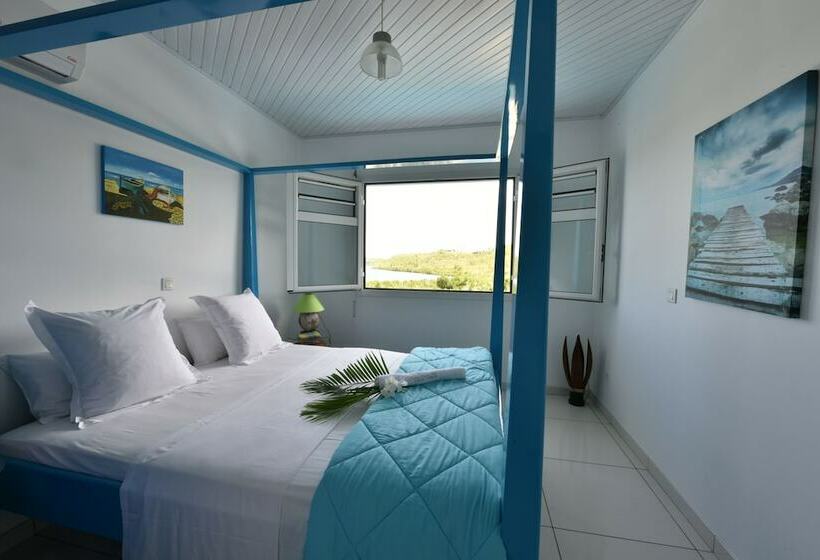 , Makare Lagoon Club