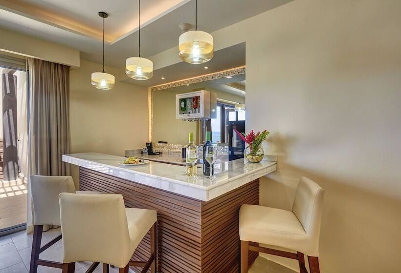 Deluxe Suite Sea View, Grand Lido Negril Aunaturel, An Autograph Collection Allinclusive Resort  Adults Only