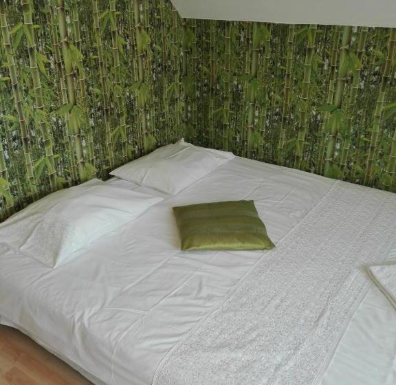 اتاق اکونومی, Hostel Madeira
