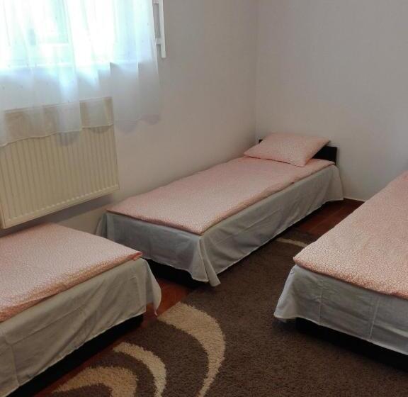 تختخواب در اتاق مشترک, Hostel Madeira