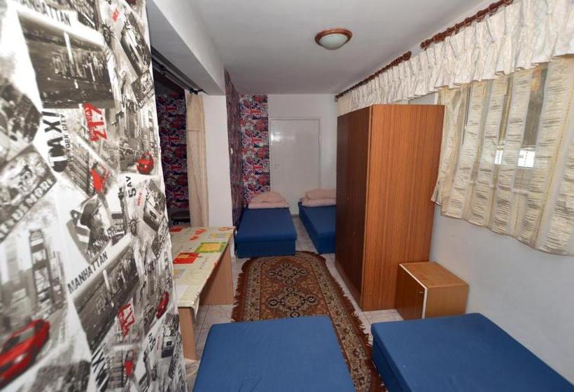 تختخواب در اتاق مشترک, Hostel Madeira