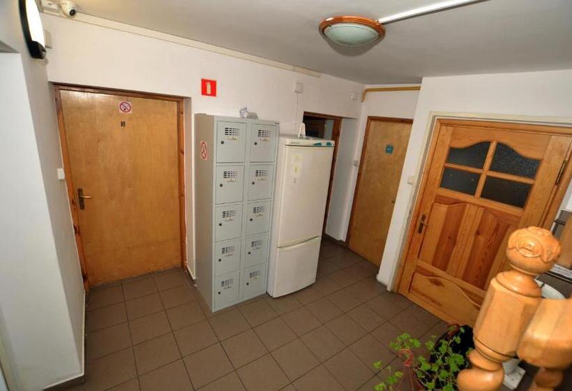 تختخواب در اتاق مشترک, Hostel Madeira