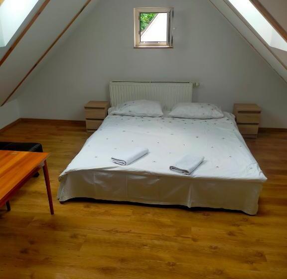 اتاق خانوادگی, Hostel Madeira