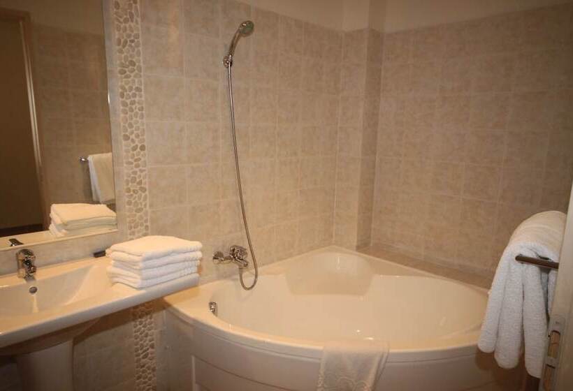 Номер Стандарт Трехместный, Hôtel Et Résidence Costa Rossa