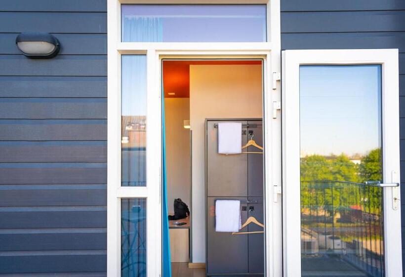 اتاق استاندارد چهار تخته, Sparks Hostel