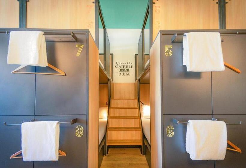 تختخواب در اتاق مشترک, Sparks Hostel