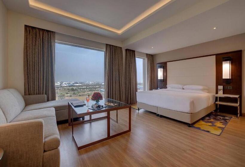 استودیوی استاندارد, Courtyard By Marriott Surat