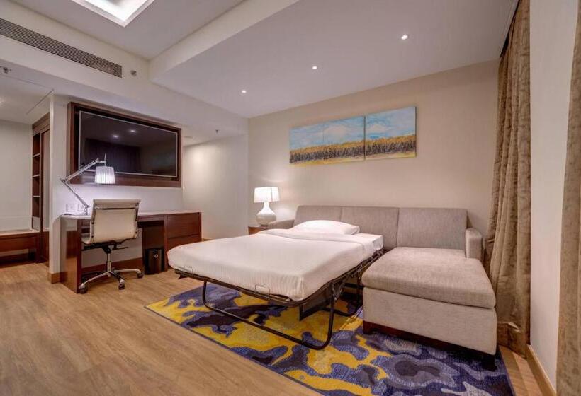 استودیوی استاندارد, Courtyard By Marriott Surat