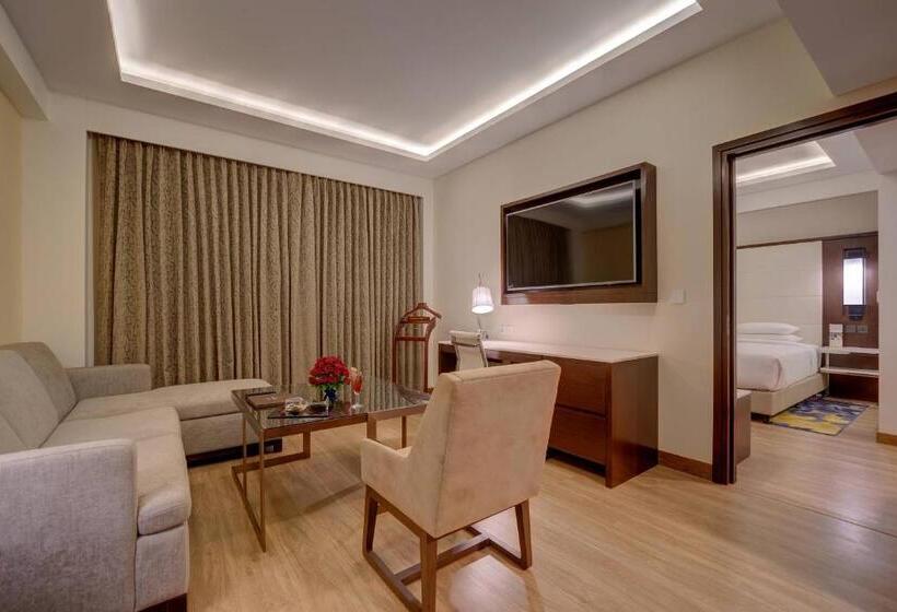 سوییت اجرایی, Courtyard By Marriott Surat