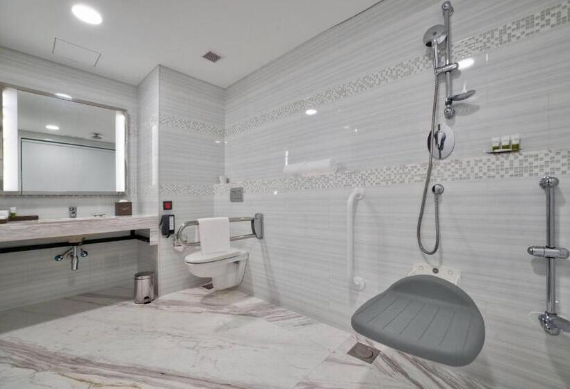 اتاق لوکس با تخت بزرگ, Courtyard By Marriott Surat