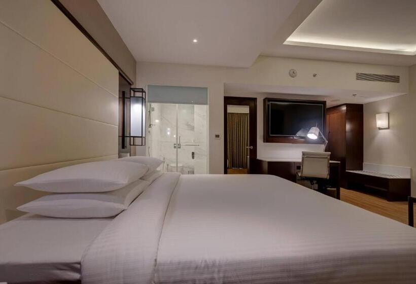 اتاق لوکس با تخت بزرگ, Courtyard By Marriott Surat