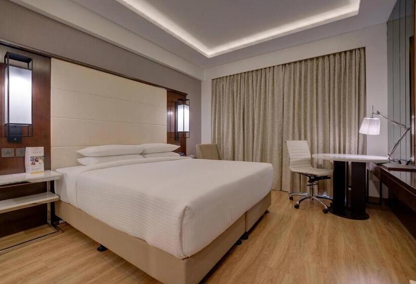 اتاق لوکس با تخت بزرگ, Courtyard By Marriott Surat