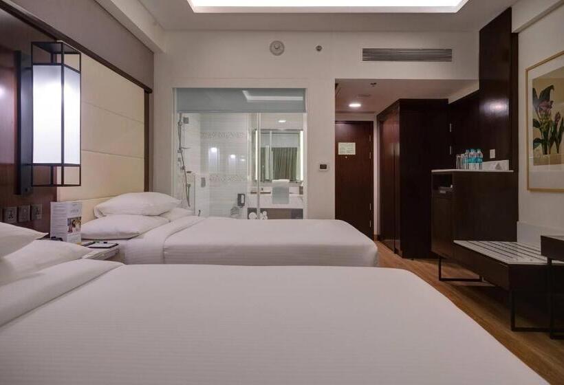 اتاق لوکس با تخت دو نفره بزرگ, Courtyard By Marriott Surat