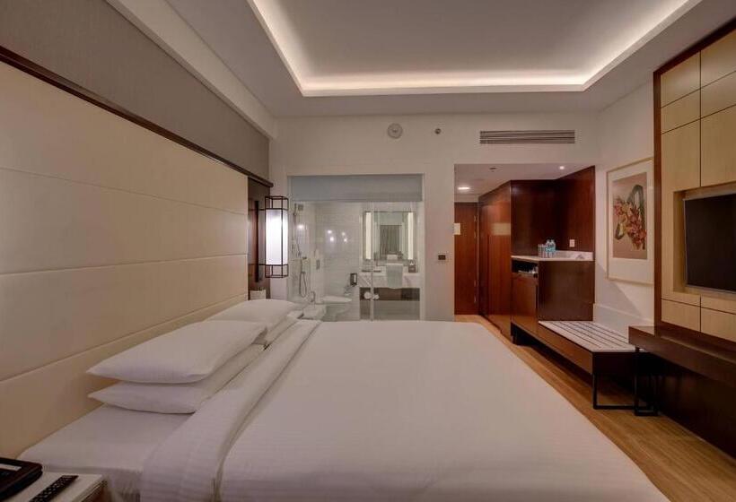 اتاق اجرایی با تخت بزرگ, Courtyard By Marriott Surat