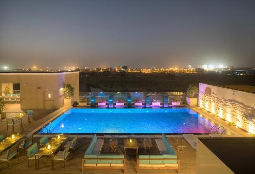 اتاق اجرایی با تخت بزرگ, Courtyard By Marriott Surat