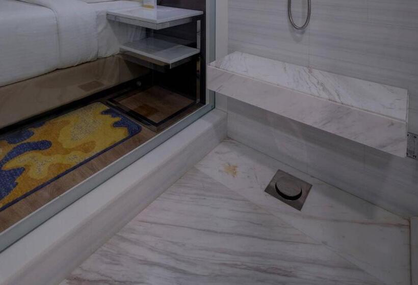 Executive Room Queen Bed, Courtyard By Marriott Surat