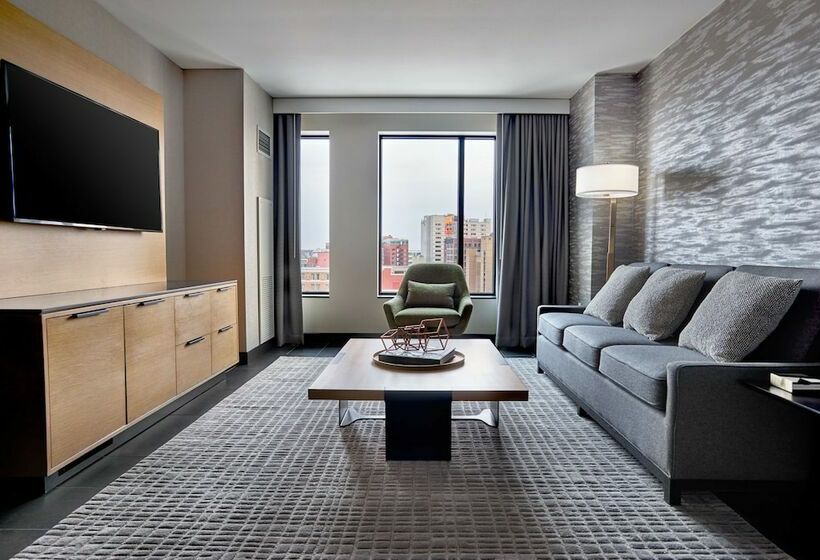 デラックススイート, Hilton Des Moines Downtown