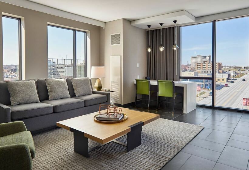 スイート, Hilton Des Moines Downtown