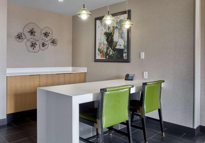 전망 스위트, Hilton Des Moines Downtown