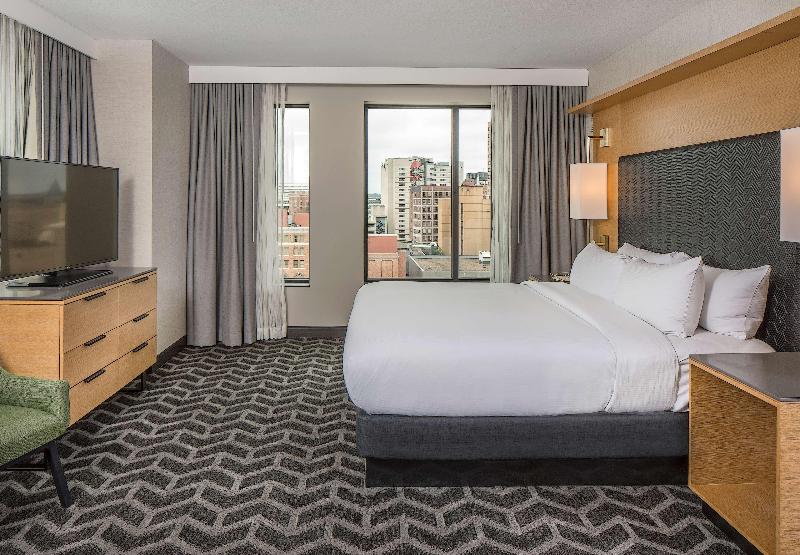 景色の見えるスイートルーム, Hilton Des Moines Downtown