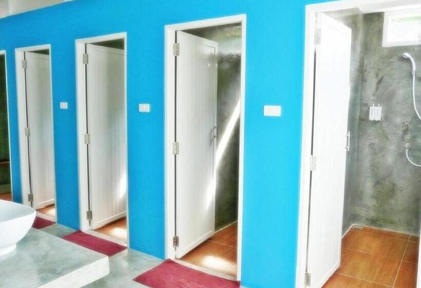 تختخواب در اتاق مشترک, Glur Hostel