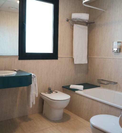 آپارتمان خانوادگی, Beatrix 2000 - Caliu Apartments