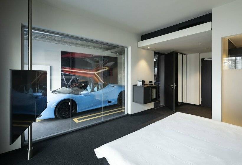 Люкс, V8 Hotel Köln At Motorworld