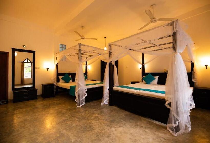 Quarto Familiar, International Beach Hotel & Restaurant