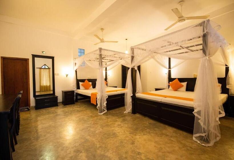 Quarto Familiar, International Beach Hotel & Restaurant