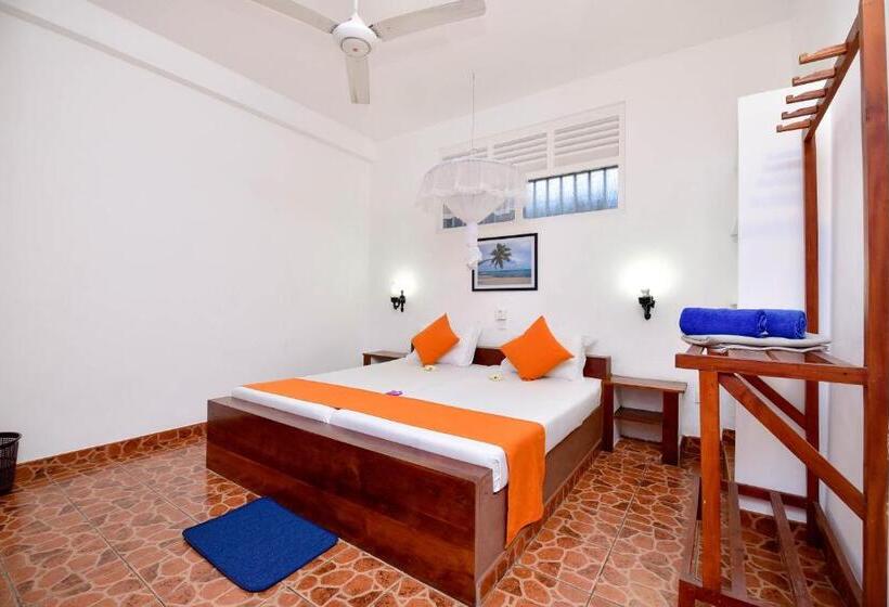 Quarto Economy, International Beach Hotel & Restaurant