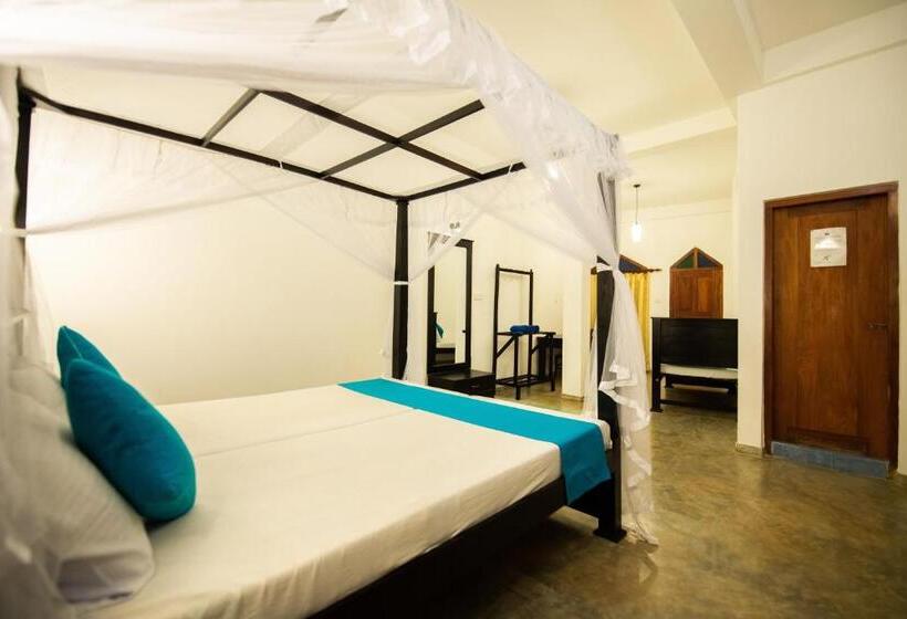 Quarto Triplo Deluxe Vista Mar, International Beach Hotel & Restaurant
