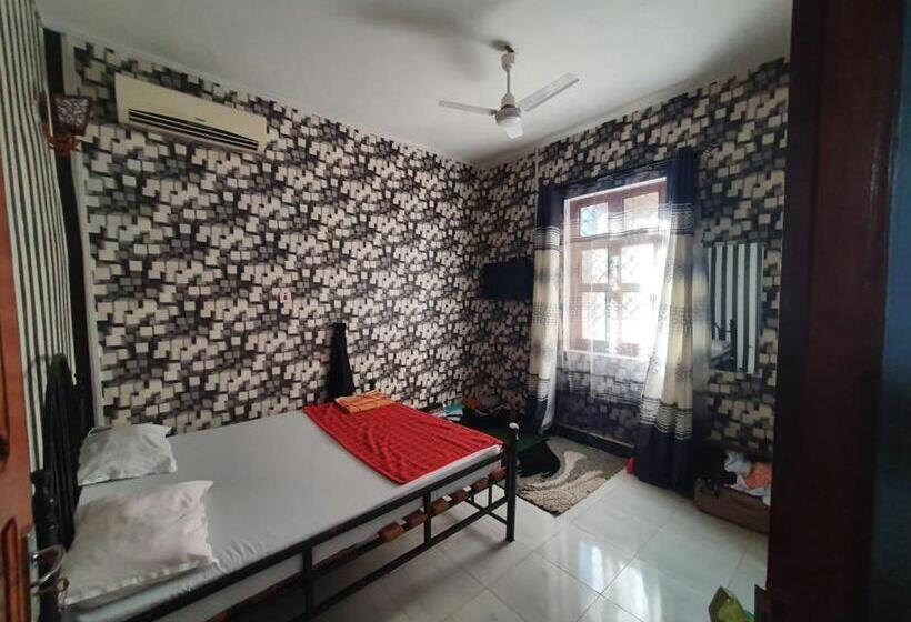 اتاق اکونومی, Rafiki Apartment