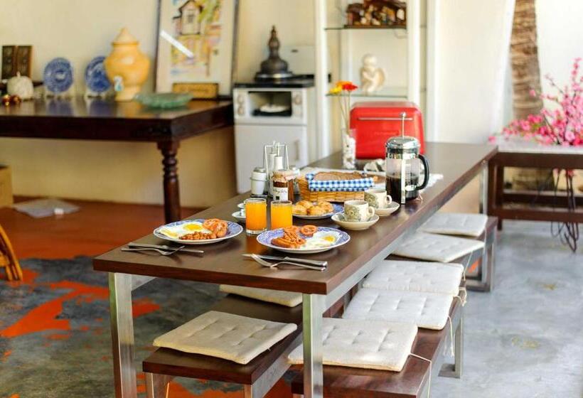 اتاق استاندارد با تخت بزرگ, Casugria Dutch Heritage Residence