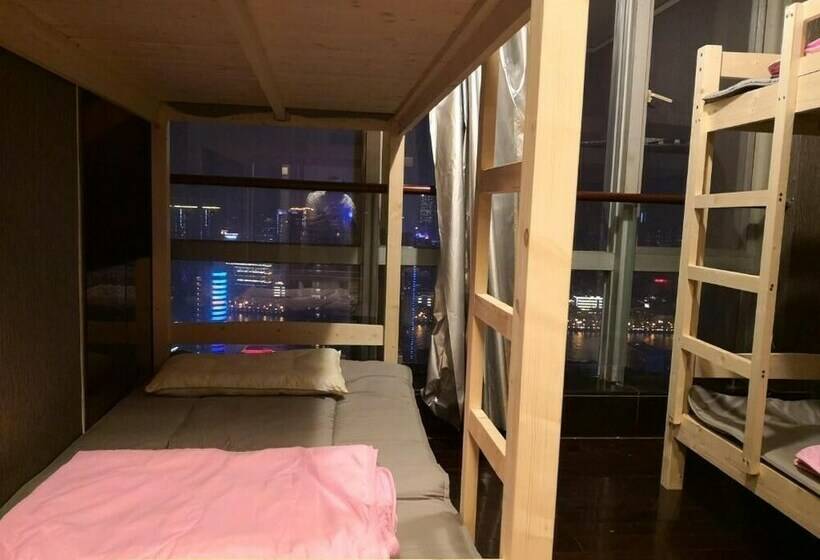Кровать в Многоместном Номере с Общей Ванной, Best Cat Hostel