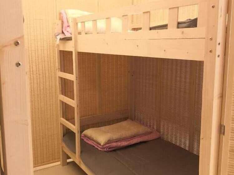 Кровать в Многоместном Номере с Общей Ванной, Best Cat Hostel