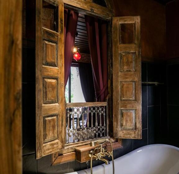 발코니 디럭스 룸, Chateau Orientale Resort