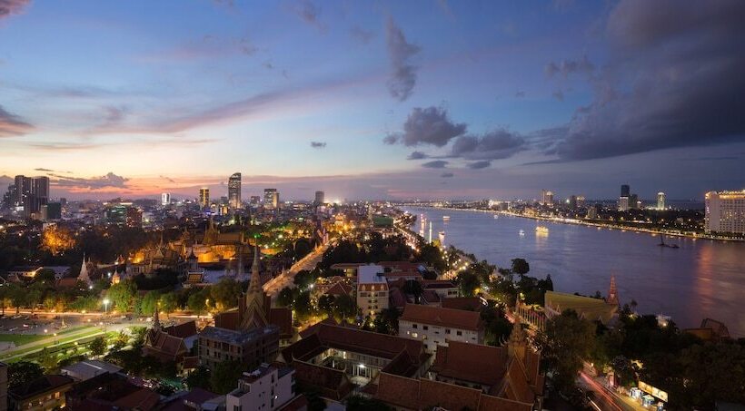 Королевский Люкс, Emion Phnom Penh