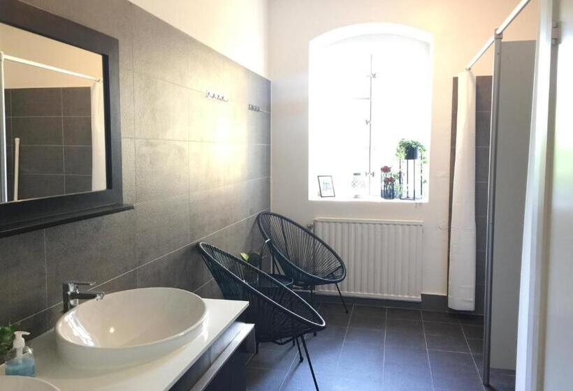 اتاق استاندارد با سرویس بهداشتی مشترک, Waterside Mariestad