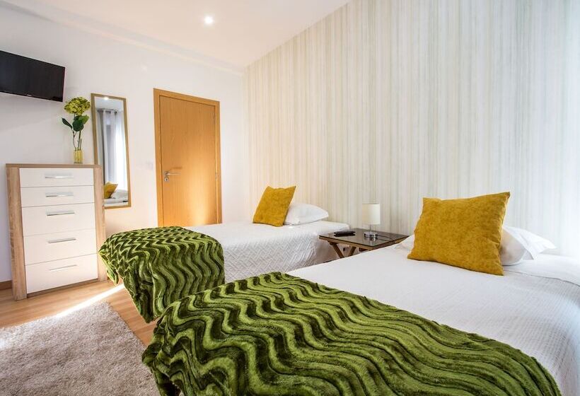 اتاق استاندارد با سرویس بهداشتی مشترک, Central Guest House