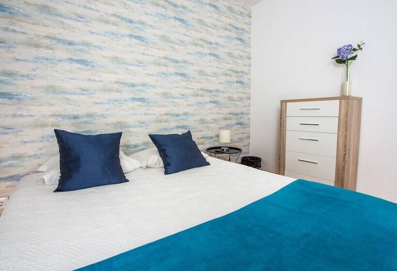 اتاق استاندارد با سرویس بهداشتی مشترک, Central Guest House