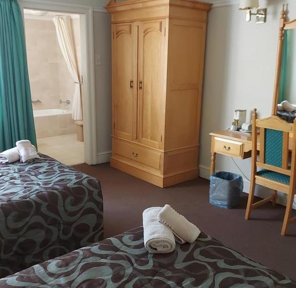 Номер Стандарт, Midway Inn
