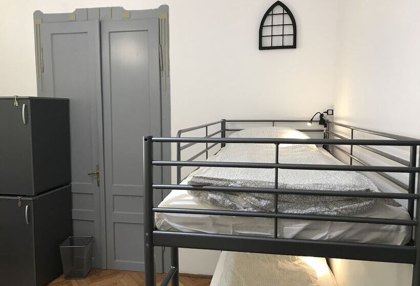 공동 객실, Passpartout Hostel