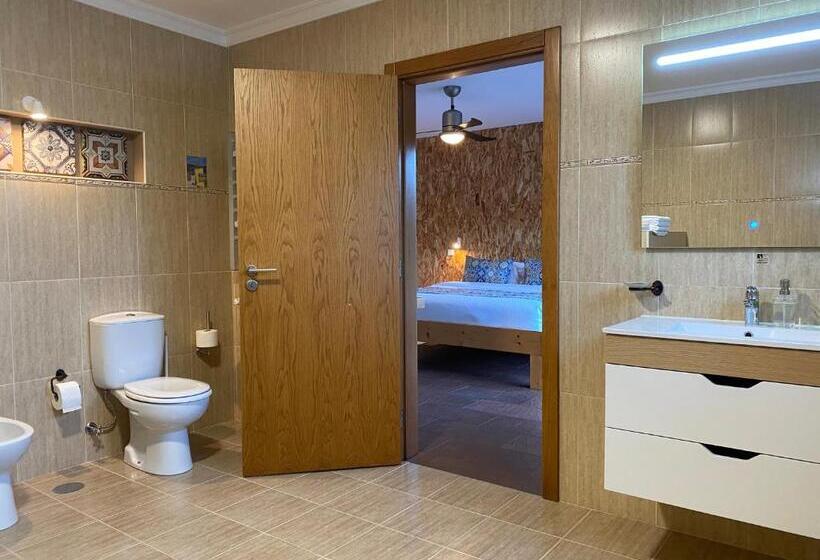 اتاق لوکس سه تخته, Casa Carvalhal   Adults Only