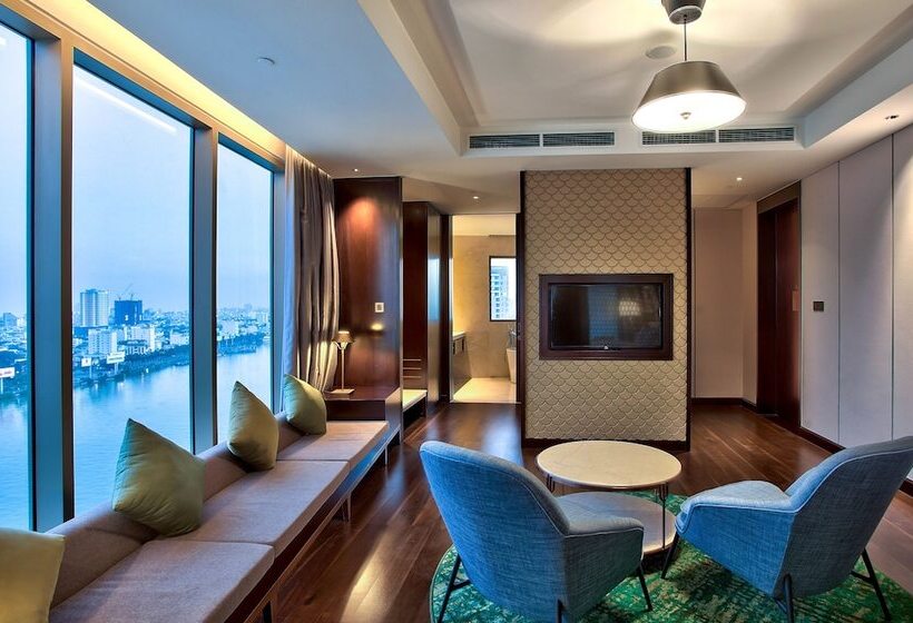 سوئیت با چشم‌انداز رودخانه, Hilton Da Nang