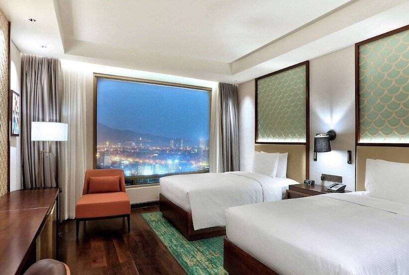 اتاق استاندارد با چشم‌انداز دریا, Hilton Da Nang