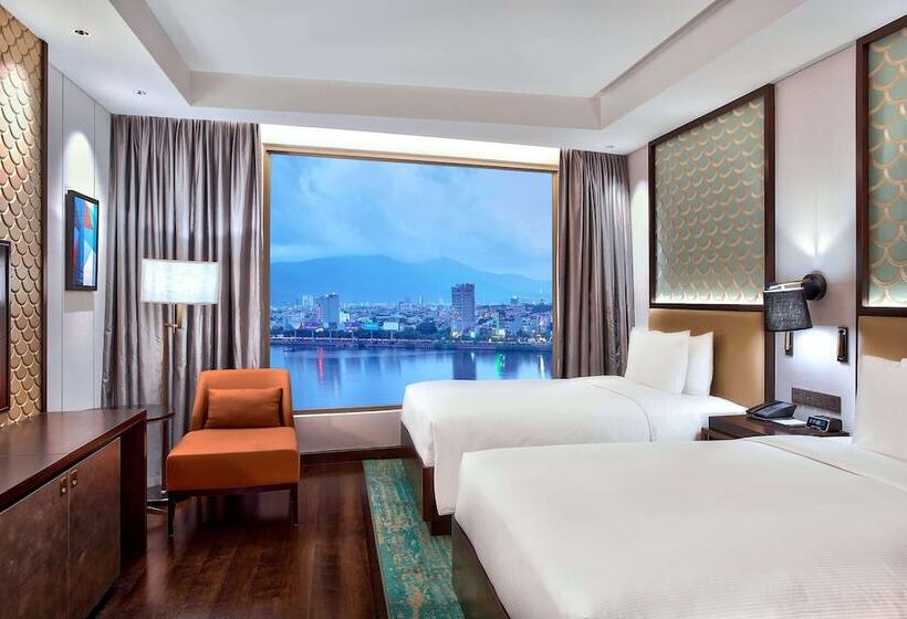 اتاق استاندارد با چشم‌انداز رودخانه, Hilton Da Nang